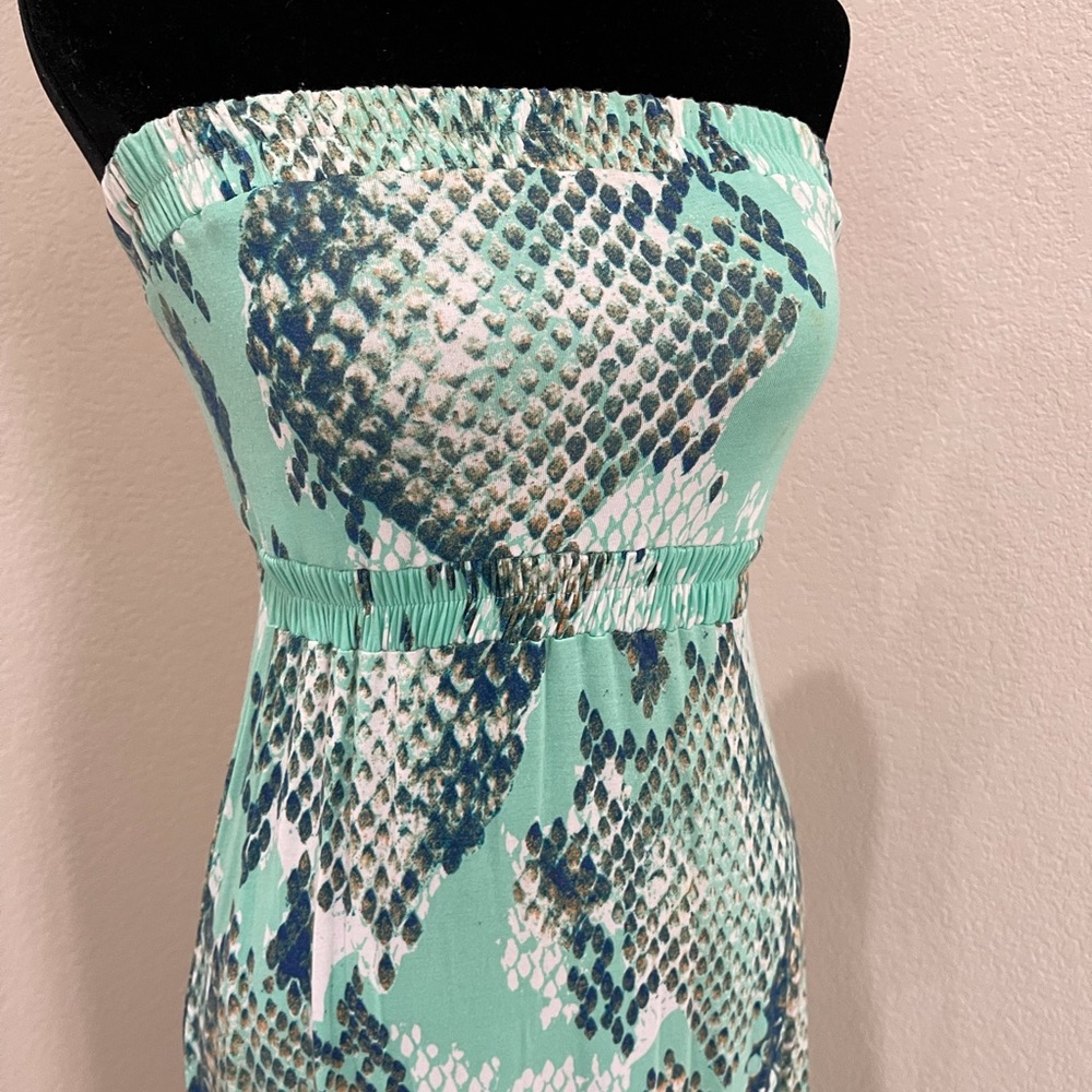 Strapless print maxi dress.